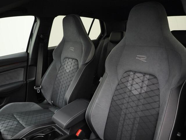 Volkswagen GOLF 1.5TSI/130PK R-Line · Navigatie · Parkeersensoren · Stoel- & stuurverwarming