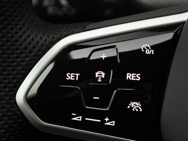 Volkswagen GOLF 1.5TSI/130PK R-Line · Navigatie · Parkeersensoren · Stoel- & stuurverwarming