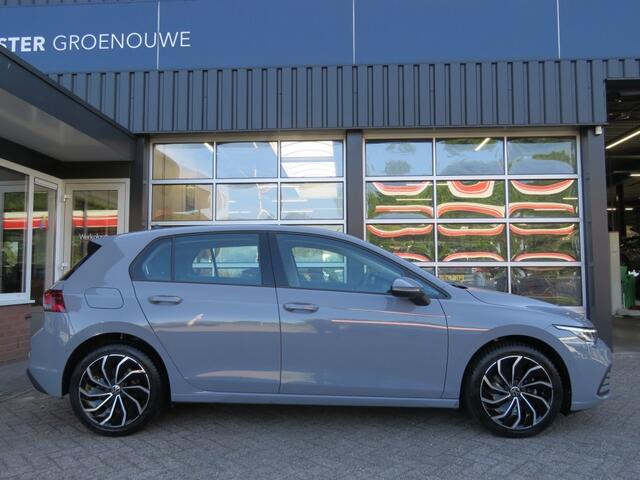 Volkswagen GOLF 1.5 TSI LIFE / 17 Inch / Stoel + stuurverw. / BOVAG garantie