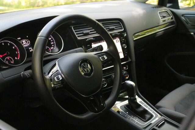 Volkswagen GOLF 1.5 TSI Highline | ACC | Stoelverwarming