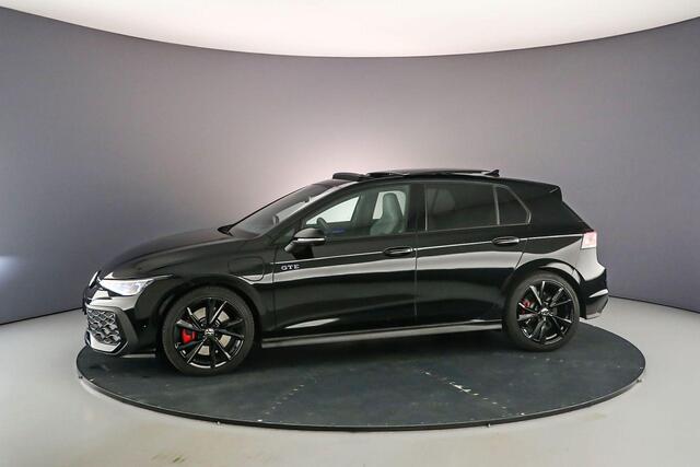 Volkswagen GOLF GTE 1.5 TSI eHybrid 272pk DSG Automaat Black style, Panoramadak, Adaptive cruise control, Lederen bekleding, Achteruitrijcamera, LED matrix koplampen