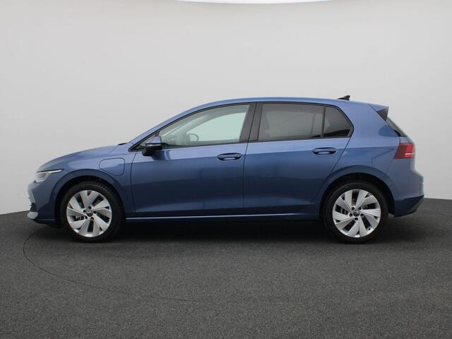 Volkswagen GOLF 1.5 eHybrid Life Edition 204PK DSG Adaptieve Cruise Controle, Navi via Apple Carplay/Android Auto, Achteruitrijcamera, Stoel-Stuurverwarming, Keyless, 17" LM Velgen