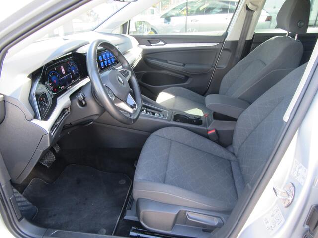 Volkswagen GOLF Variant 1.0 eTSI DSG Life, Navigatie, Camera, Standverwarming