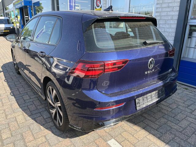 Volkswagen GOLF 1.5 eTSI R-Line / AUTOMAAT/ 2X R-LINE/ ADAPT. CRUISE/ HEAD-UP DISPLAY/ 18" LMV/ DIGITAL DASH/ RIJ-MODI/ APP-CONNECT/ NAVI/ DAB/ MATRIX/ PARK. SENSOREN/ CLIMA/ STOEL-STUUR VERWARM.