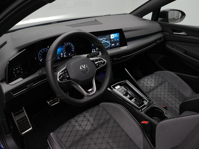 Volkswagen GOLF R-Line 1.5 eTSI 150 pk DSG | Panoramadak | IQ Light | Stuur-/stoelverwarming | Achteruitrijcamera | Sportonderstel