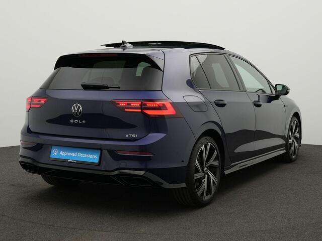Volkswagen GOLF R-Line 1.5 eTSI 150 pk DSG | Panoramadak | IQ Light | Stuur-/stoelverwarming | Achteruitrijcamera | Sportonderstel