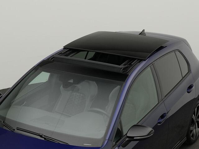 Volkswagen GOLF R-Line 1.5 eTSI 150 pk DSG | Panoramadak | IQ Light | Stuur-/stoelverwarming | Achteruitrijcamera | Sportonderstel