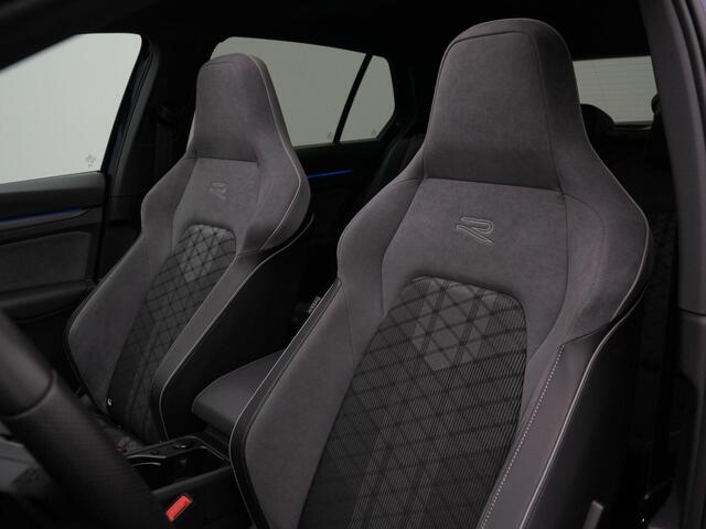 Volkswagen GOLF R-Line 1.5 eTSI 150 pk DSG | Panoramadak | IQ Light | Stuur-/stoelverwarming | Achteruitrijcamera | Sportonderstel