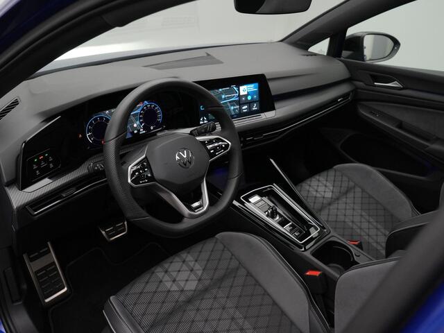 Volkswagen GOLF R-Line 1.5 eTSI 150 pk DSG | Panoramadak | Adaptief onderstel | IQ Light | Stuur-/stoelverwarming | Achteruitrijcamera | Navigatie