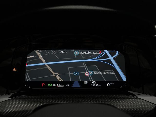 Volkswagen GOLF R-Line 1.5 eTSI 150 pk DSG | Panoramadak | Adaptief onderstel | IQ Light | Stuur-/stoelverwarming | Achteruitrijcamera | Navigatie