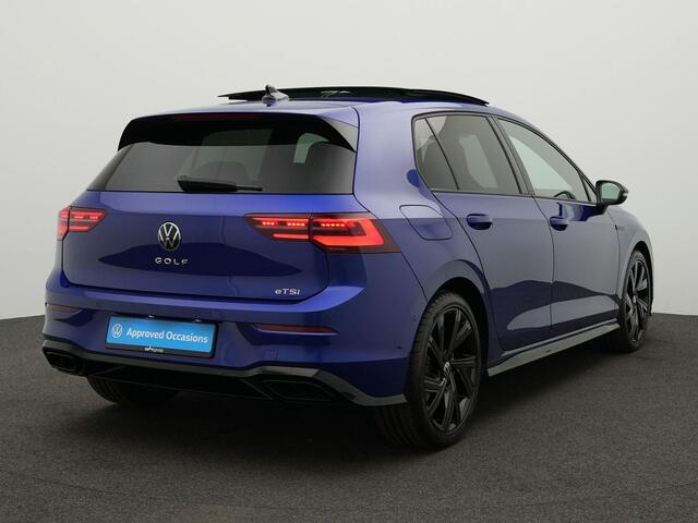 Volkswagen GOLF R-Line 1.5 eTSI 150 pk DSG | Panoramadak | Adaptief onderstel | IQ Light | Stuur-/stoelverwarming | Achteruitrijcamera | Navigatie