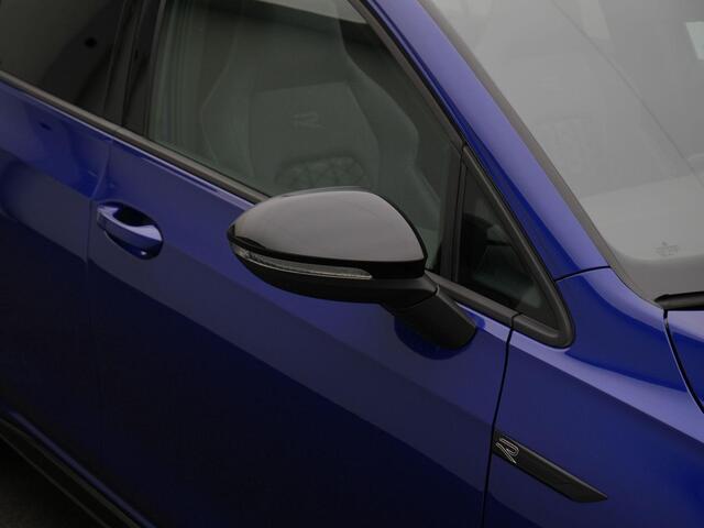 Volkswagen GOLF R-Line 1.5 eTSI 150 pk DSG | Panoramadak | Adaptief onderstel | IQ Light | Stuur-/stoelverwarming | Achteruitrijcamera | Navigatie