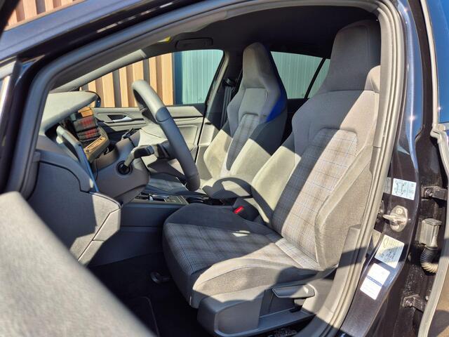 Volkswagen GOLF 1.4 eHybrid GTE 245pk | IQ light | Camera | 18'' | Stuur- stoelverwarm.
