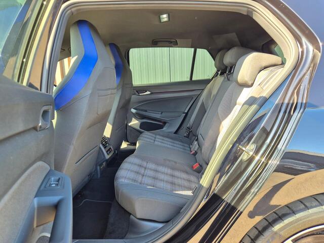 Volkswagen GOLF 1.4 eHybrid GTE 245pk | IQ light | Camera | 18'' | Stuur- stoelverwarm.