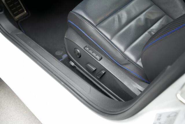 Volkswagen GOLF 8 R |performance pack|drift|Akra||FULL OPTIONS!|vol leder met memory|stoelventilatie en verwarming|HUD|pano|blind spot|