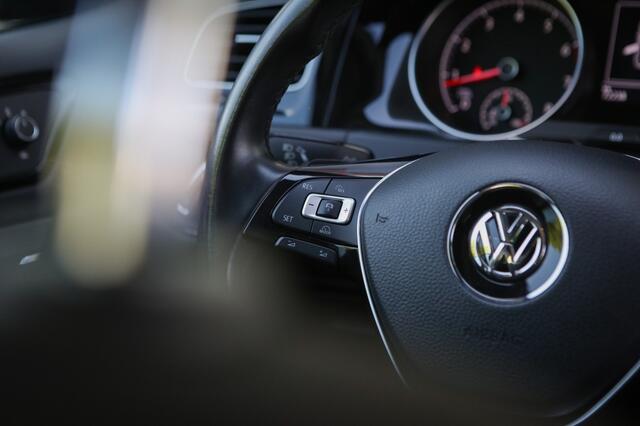 Volkswagen GOLF 1.4 TSI | R-line