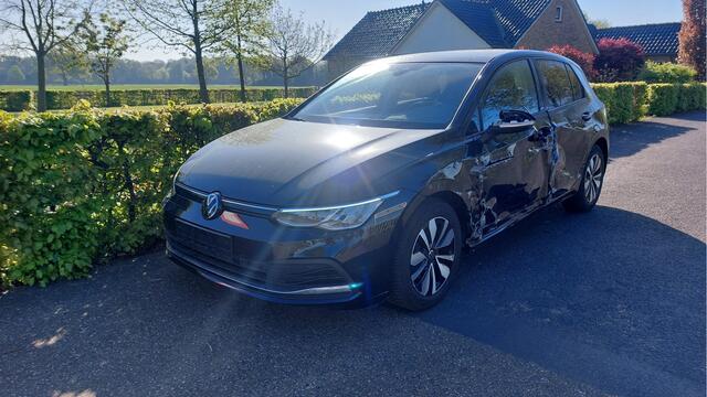 Volkswagen GOLF 1.5 eHybrid Move 27049 KM CLIMA/NAVI/PANO/DSG BJ 2023