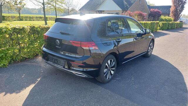Volkswagen GOLF 1.5 eHybrid Move 27049 KM CLIMA/NAVI/PANO/DSG BJ 2023