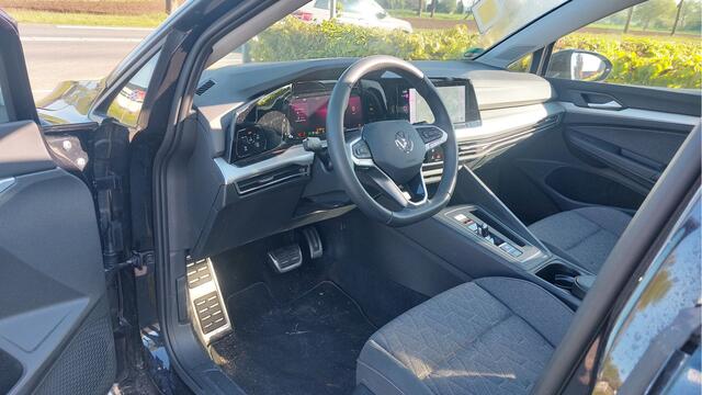 Volkswagen GOLF 1.5 eHybrid Move 27049 KM CLIMA/NAVI/PANO/DSG BJ 2023