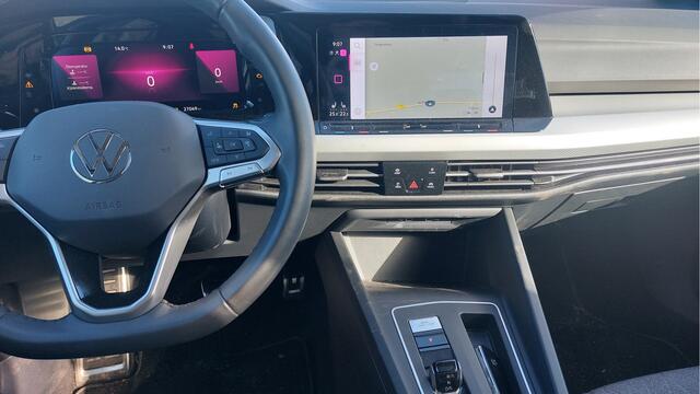 Volkswagen GOLF 1.5 eHybrid Move 27049 KM CLIMA/NAVI/PANO/DSG BJ 2023