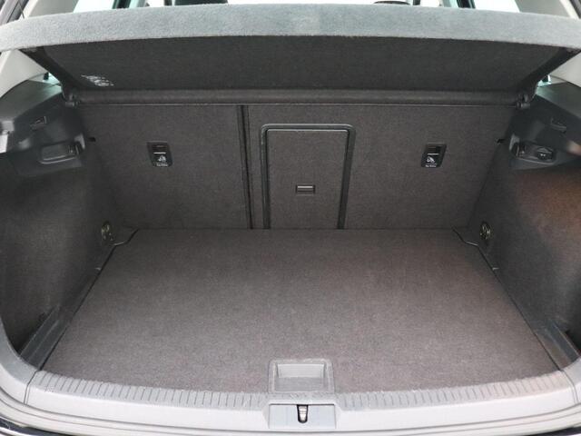 Volkswagen GOLF 1.4 TSI Business Edition Connected 125PK DSG Navigatie, Cruise Controle, Clima, Parkeersensoren voor en achter, Trekhaak, 17" LM Velgen