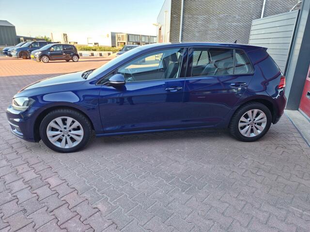 Volkswagen GOLF 1.0 TSI Trendline 12 MND BOVAG GAR | NAVI | ECC | LMV 16" | PDC V+A | APPLE CARPLAY