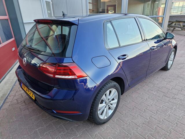 Volkswagen GOLF 1.0 TSI Trendline 12 MND BOVAG GAR | NAVI | ECC | LMV 16" | PDC V+A | APPLE CARPLAY