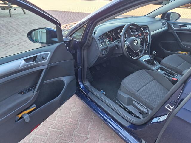 Volkswagen GOLF 1.0 TSI Trendline 12 MND BOVAG GAR | NAVI | ECC | LMV 16" | PDC V+A | APPLE CARPLAY