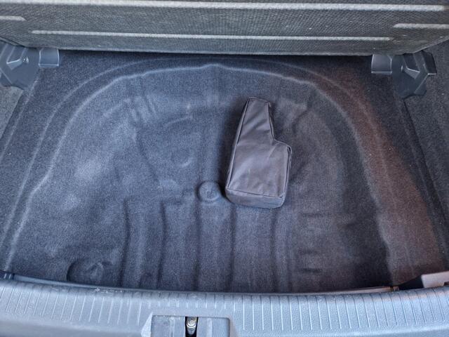 Volkswagen GOLF 1.0 TSI Trendline 12 MND BOVAG GAR | NAVI | ECC | LMV 16" | PDC V+A | APPLE CARPLAY