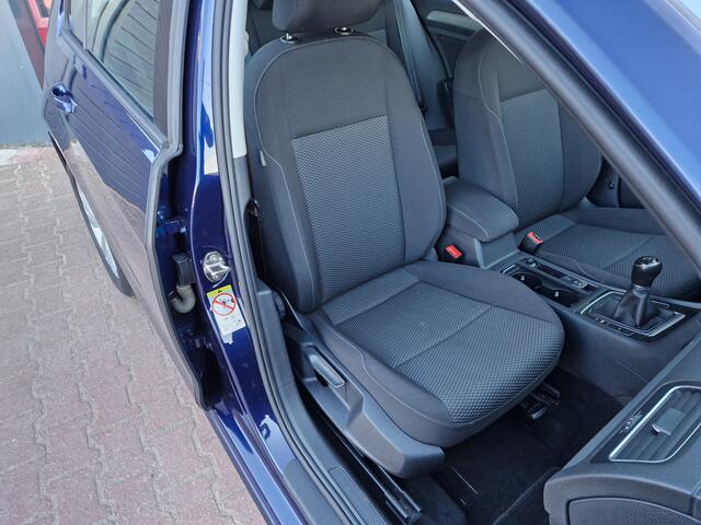 Volkswagen GOLF 1.0 TSI Trendline 12 MND BOVAG GAR | NAVI | ECC | LMV 16" | PDC V+A | APPLE CARPLAY