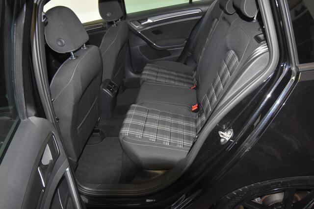 Volkswagen GOLF 2.0 TDI GTD , TREKHAAK , A UITRIJ CAM ,PDC V+A , VIRTUAL COCKPIT , LMV19 ,
