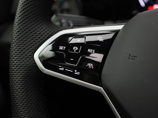 Volkswagen GOLF 1.5eTSI/150PK R-Line Blackstyle DSG · Panoramadak · Navigatie · Camera + Parkeersensoren · Garantie tot mei 2026