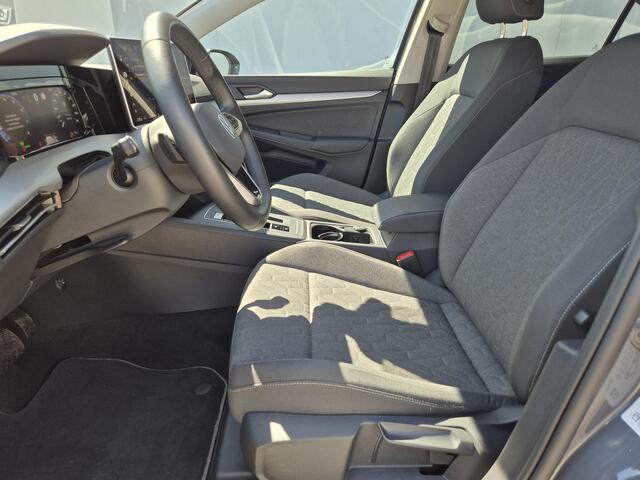 Volkswagen GOLF 8.5 1.5 eTSI Life Edition Automaat / MY 2025 / Facelift Model / Comfort-pakket / Multimedia-pakket / Stuur- en Stoelverwarming / Apple Carplay Android Auto / Adaptief CC / Achteruitrijcamera / Keyless Entry/Start / Lichtmetalen wielen 17" /