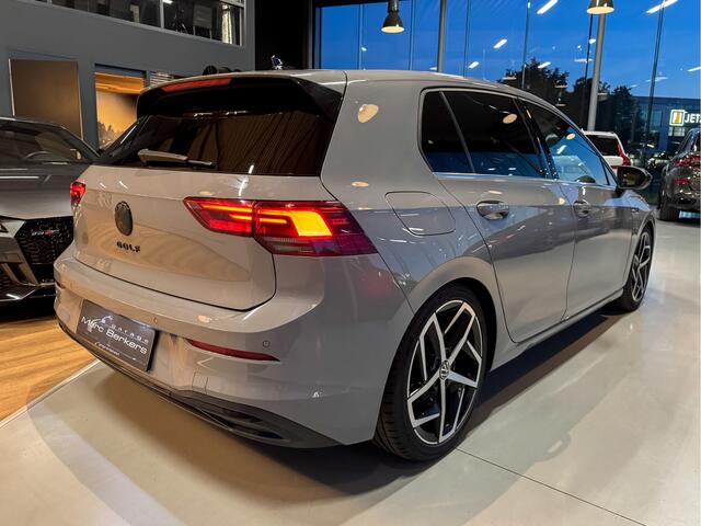 Volkswagen GOLF 1.5 eTSI R-Line HUD, comfortstoelen, memory, camera, BTW incl.
