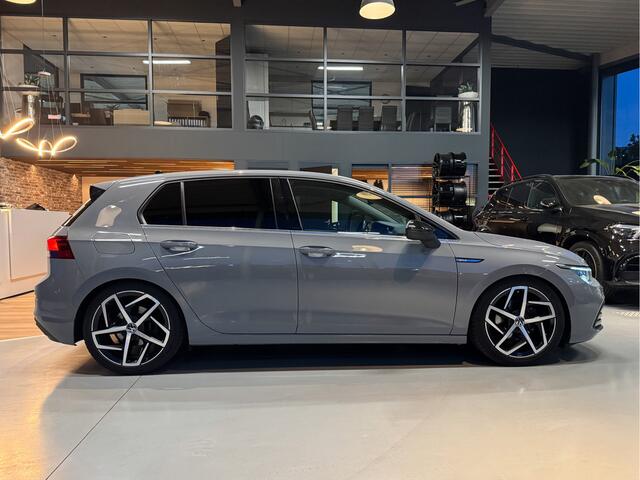 Volkswagen GOLF 1.5 eTSI R-Line HUD, comfortstoelen, memory, camera, BTW incl.