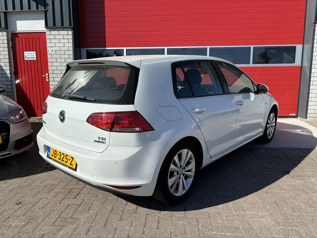 Volkswagen GOLF 1.0 TSI Business Edition Connected CAMERA / NAVI / CLIMA / PDC / BLUETOOTH / CRUISE / DAB+ / NL-AUTO