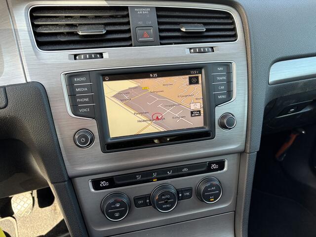 Volkswagen GOLF 1.0 TSI Business Edition Connected CAMERA / NAVI / CLIMA / PDC / BLUETOOTH / CRUISE / DAB+ / NL-AUTO
