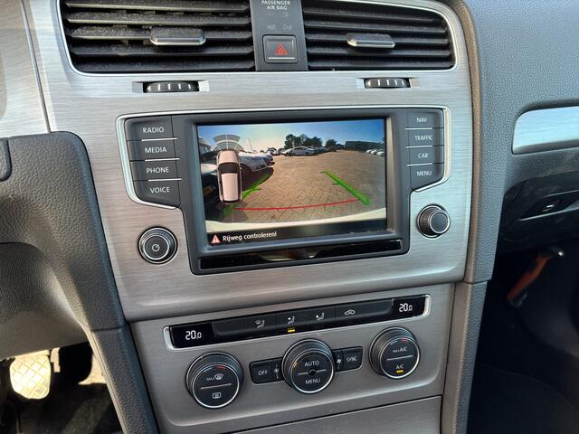Volkswagen GOLF 1.0 TSI Business Edition Connected CAMERA / NAVI / CLIMA / PDC / BLUETOOTH / CRUISE / DAB+ / NL-AUTO