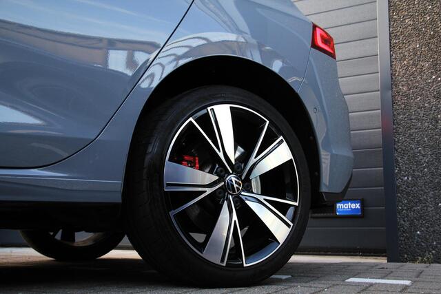 Volkswagen GOLF 1.4 eHybrid GTE Dolphin Grey | Panorama dak | IQ lights voor en achter | Vol | Liefhebbersauto