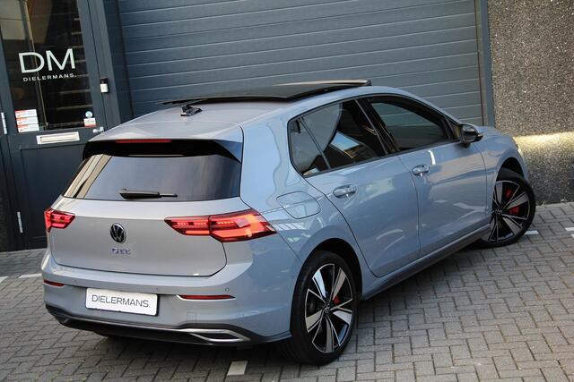 Volkswagen GOLF 1.4 eHybrid GTE Dolphin Grey | Panorama dak | IQ lights voor en achter | Vol | Liefhebbersauto