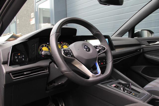 Volkswagen GOLF 1.4 eHybrid GTE Dolphin Grey | Panorama dak | IQ lights voor en achter | Vol | Liefhebbersauto