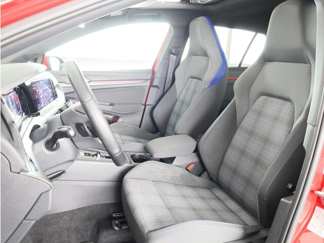 Volkswagen GOLF 1.4 eHybrid GTE 245 pk Automaat (DSG) | Verlengde garantie | Navigatie | Panoramadak | Elektr. trekhaak | Parkeersensoren | Achteruitrijcamera | Stoelverwarming |