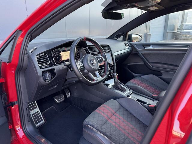 Volkswagen GOLF 2.0 TSI GTI TCR PANO | AKRA | DCC | DYN