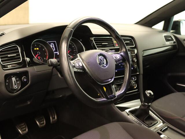 Volkswagen GOLF 1.4 TSI Comfortline - VASTE TREKHAAK (1.400 KG GEREMD TREKGEWICHT) - NAVIGATIE - PARKEERSENSOREN VOOR EN ACHTER - APPLE CARPLAY/ ANDROID AUTO - 19 INCH LICHT METALEN VELGEN - ACHTERUITRIJ CAMERA - CRUISE CONTROL