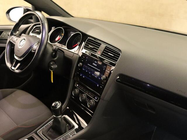 Volkswagen GOLF 1.4 TSI Comfortline - VASTE TREKHAAK (1.400 KG GEREMD TREKGEWICHT) - NAVIGATIE - PARKEERSENSOREN VOOR EN ACHTER - APPLE CARPLAY/ ANDROID AUTO - 19 INCH LICHT METALEN VELGEN - ACHTERUITRIJ CAMERA - CRUISE CONTROL