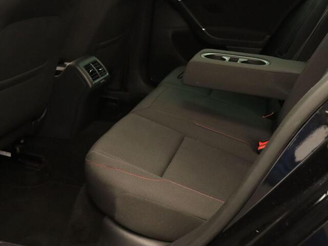 Volkswagen GOLF 1.4 TSI Comfortline - VASTE TREKHAAK (1.400 KG GEREMD TREKGEWICHT) - NAVIGATIE - PARKEERSENSOREN VOOR EN ACHTER - APPLE CARPLAY/ ANDROID AUTO - 19 INCH LICHT METALEN VELGEN - ACHTERUITRIJ CAMERA - CRUISE CONTROL