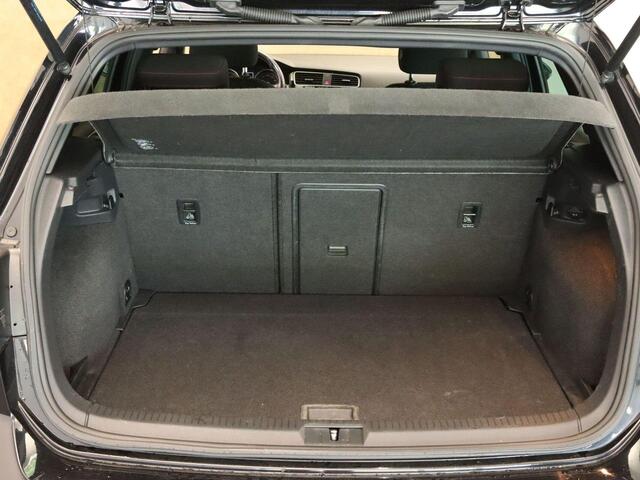 Volkswagen GOLF 1.4 TSI Comfortline - VASTE TREKHAAK (1.400 KG GEREMD TREKGEWICHT) - NAVIGATIE - PARKEERSENSOREN VOOR EN ACHTER - APPLE CARPLAY/ ANDROID AUTO - 19 INCH LICHT METALEN VELGEN - ACHTERUITRIJ CAMERA - CRUISE CONTROL