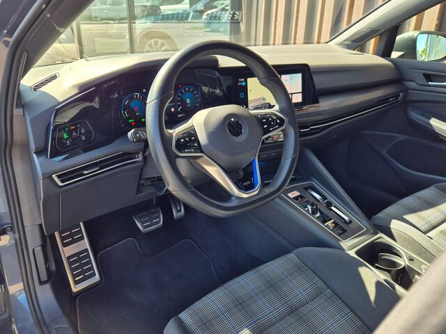 Volkswagen GOLF 1.4 eHybrid GTE 245pk | BTW | LED | Camera | Carplay | Stuur-stoelverwarm.