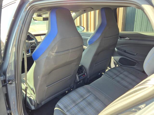 Volkswagen GOLF 1.4 eHybrid GTE 245pk | BTW | LED | Camera | Carplay | Stuur-stoelverwarm.