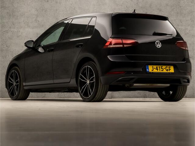 Volkswagen GOLF 1.0 TSI Sportline Automaat (APPLE CARPLAY, CLIMATE, STOELVERWARMING, SPORTSTOELEN, LM VELGEN, GETINT GLAS, CRUISE, NIEUWSTAAT)